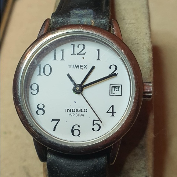 Timex Accessories - 🦋10/$20🦋 Timex Indiglo Silver/White Leather Easy Reader Women's Watch w/Date